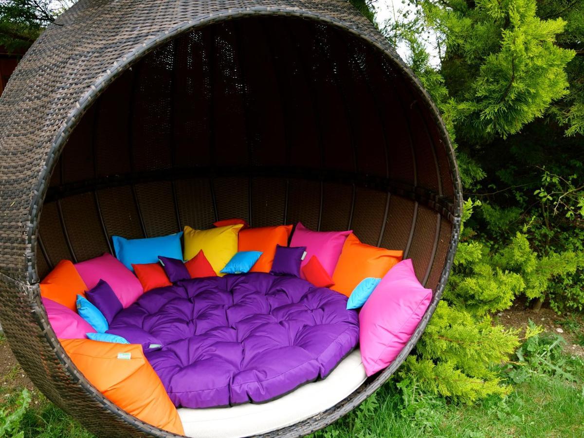 Deluxe 2 Bed Versace Bungalow Hot Tub, Sky Tv, Cinema Screen Saffron Walden Exterior photo