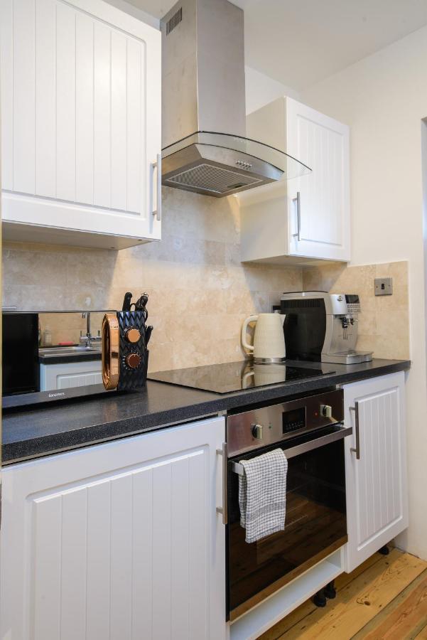 Deluxe 2 Bed Versace Bungalow Hot Tub, Sky Tv, Cinema Screen Saffron Walden Exterior photo