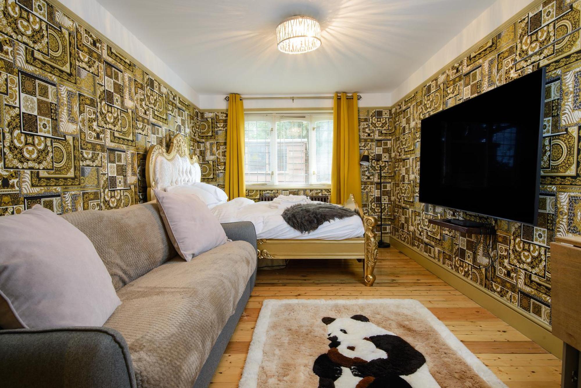 Deluxe 2 Bed Versace Bungalow Hot Tub, Sky Tv, Cinema Screen Saffron Walden Exterior photo